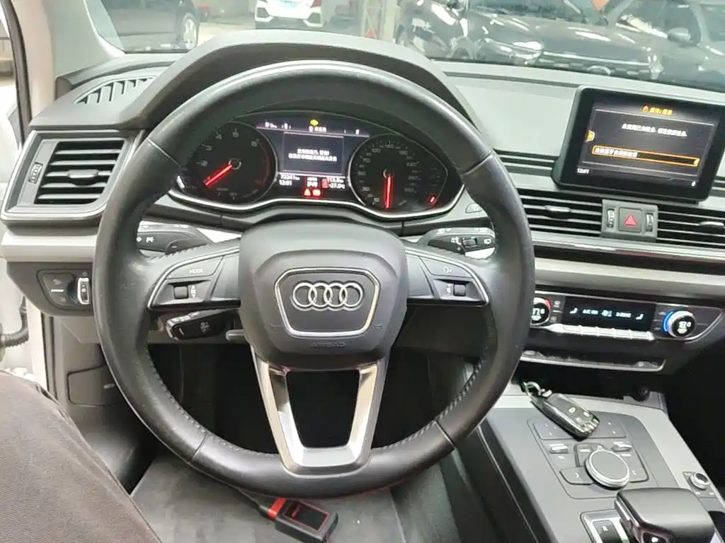 Audi Q5L 2019 — фото 10