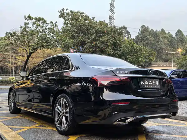 Mercedes-Benz E-Class 2022