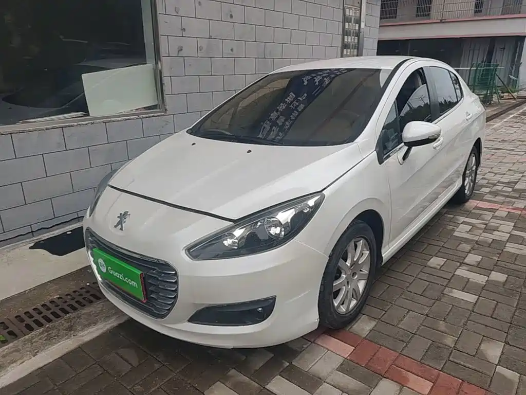 Peugeot 308 2015 — фото 1