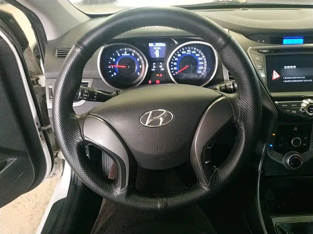 Hyundai Elantra Langdong 2016 — фото 3