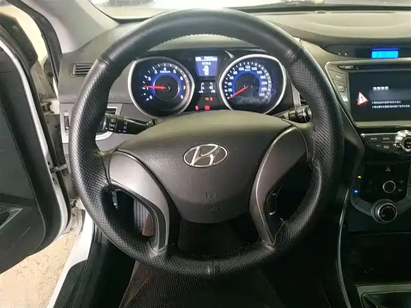 Hyundai Elantra Langdong 2015