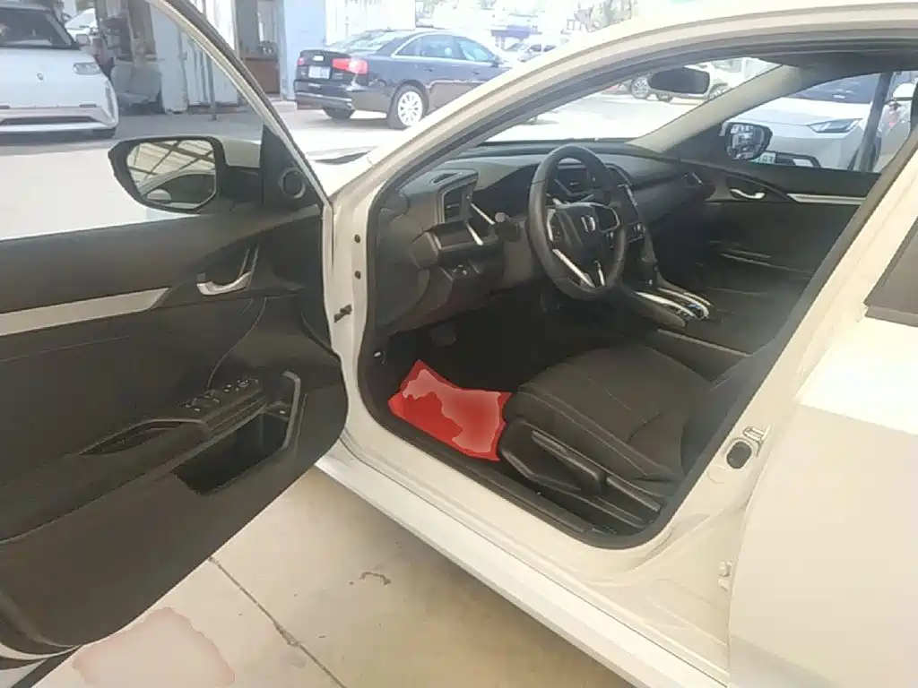 Honda Civic 2019 — фото 16