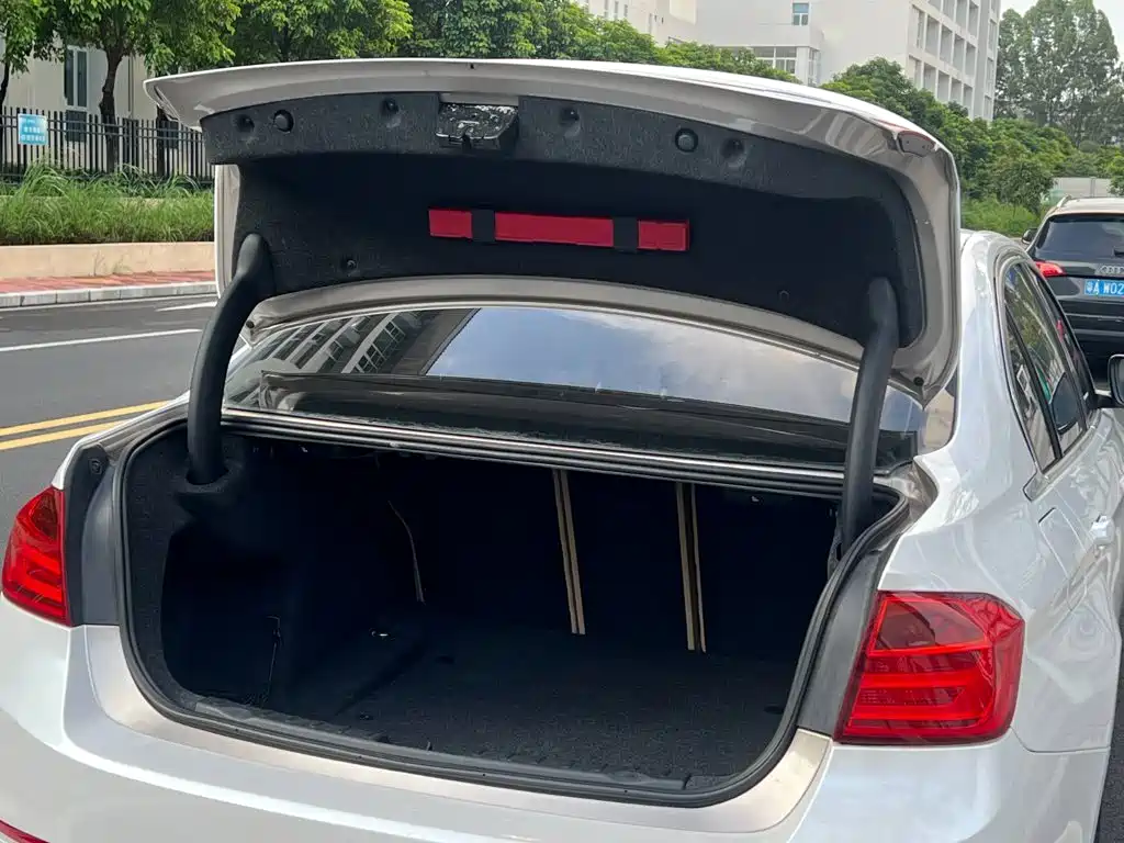 BMW 3 Series 2015 — фото 29