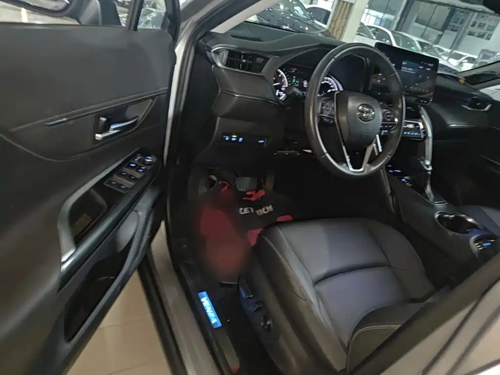 Toyota Venza 2023 — фото 16