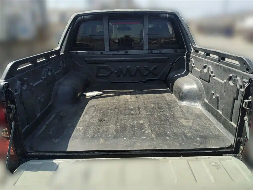 Isuzu D-MAX 2015 — фото 10