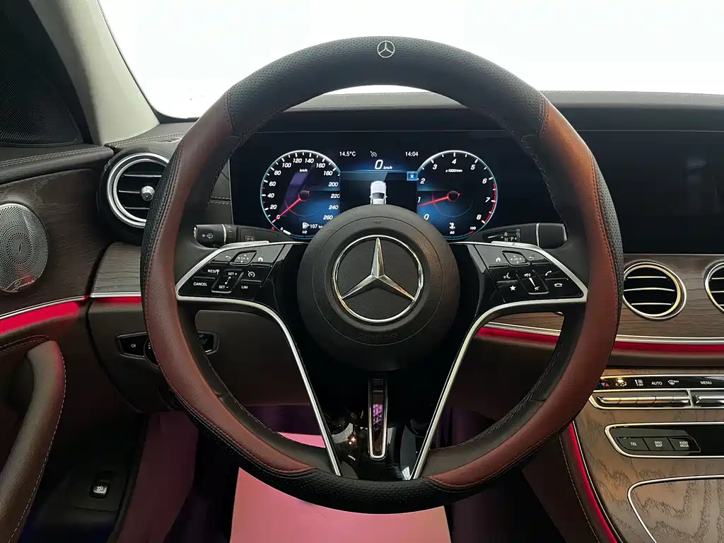 Mercedes-Benz E-Class 2022 — фото 11