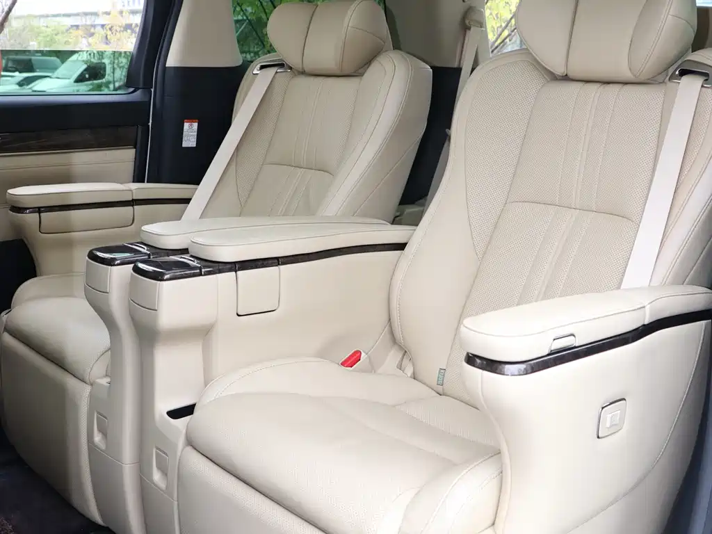 Toyota Alphard 2018 — фото 11