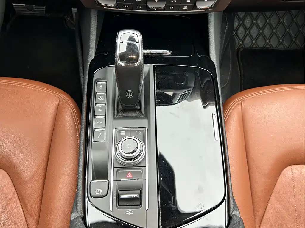 Maserati Levante 2020 — фото 19