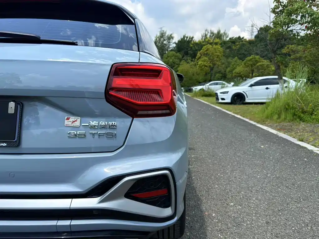 Audi Q2L 2023 — фото 16