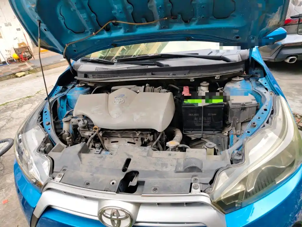 Toyota Yaris L 2014 — фото 10