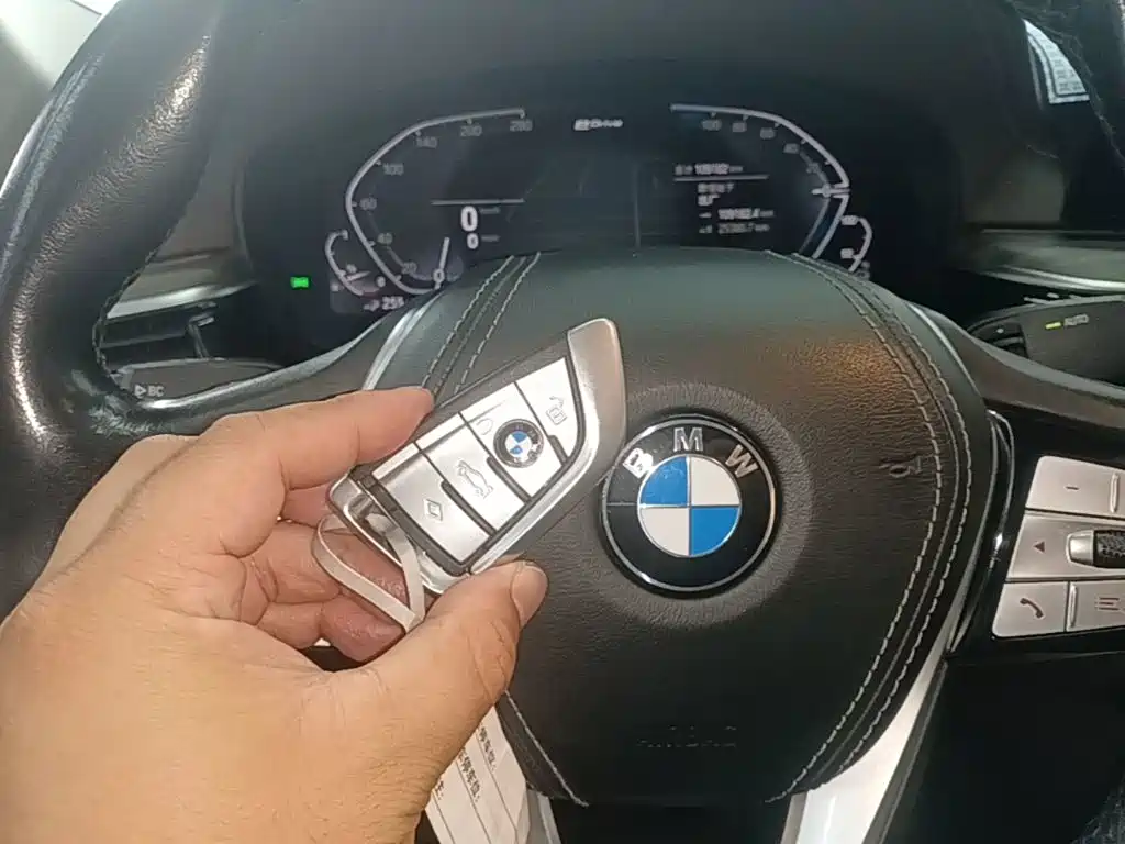 BMW 5 Series New Energy 2020 — фото 9