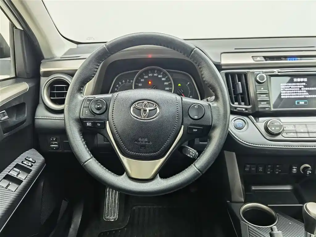 Toyota RAV4 2016 — фото 11
