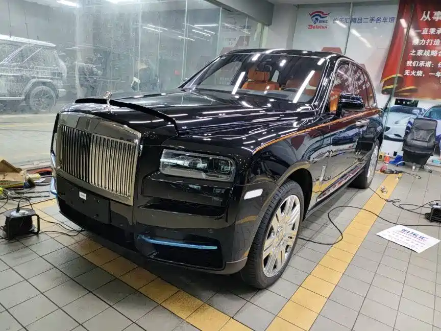 Rolls-Royce Cullinan 2021 — фото 1