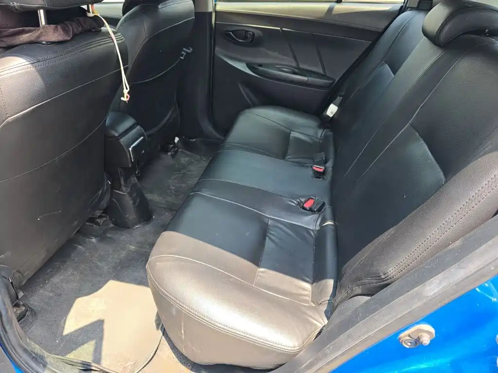 Toyota Yaris L 2014 — фото 12