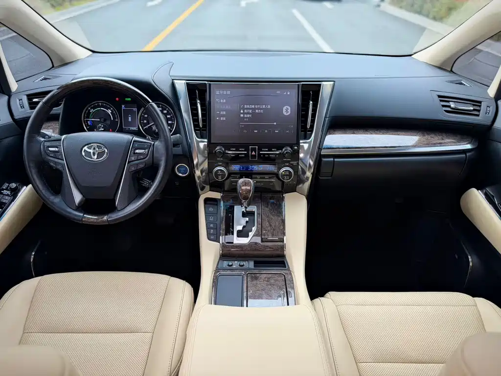 Toyota Alphard 2022 — фото 14