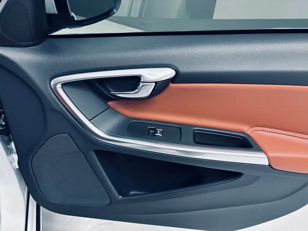 Volvo S60 2020 — фото 15