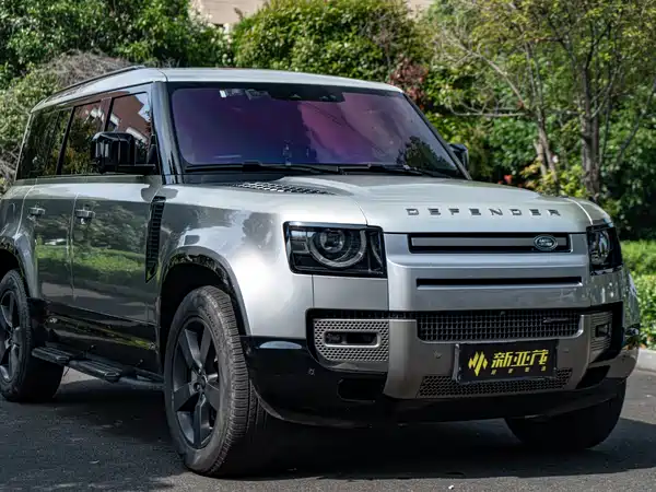 Land Rover Defender 2023