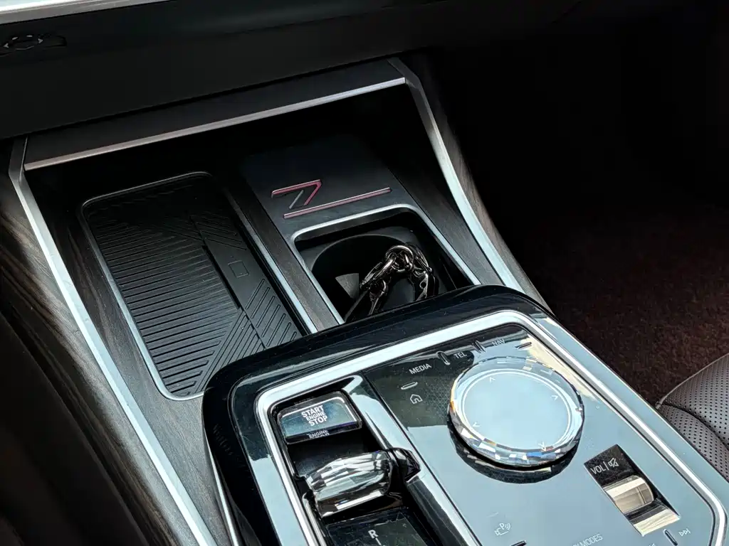 BMW 7 Series 2023 — фото 10