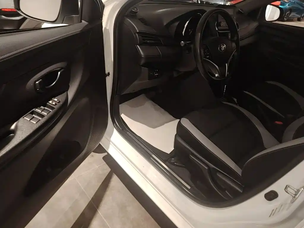 Toyota Yaris L 2023 — фото 16