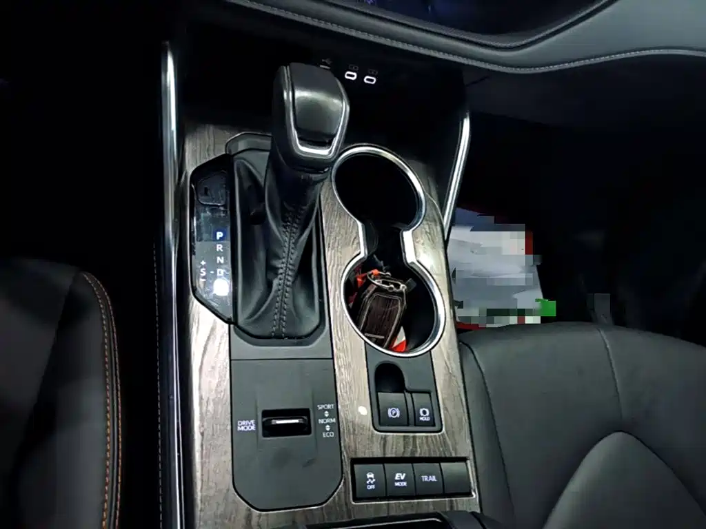 Toyota Crown Kluger 2025 — фото 14