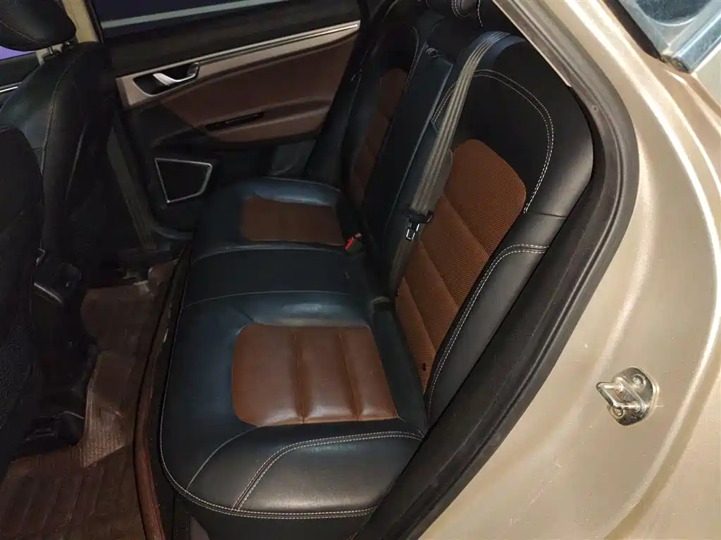 Geely Emgrand GS 2018 — фото 15
