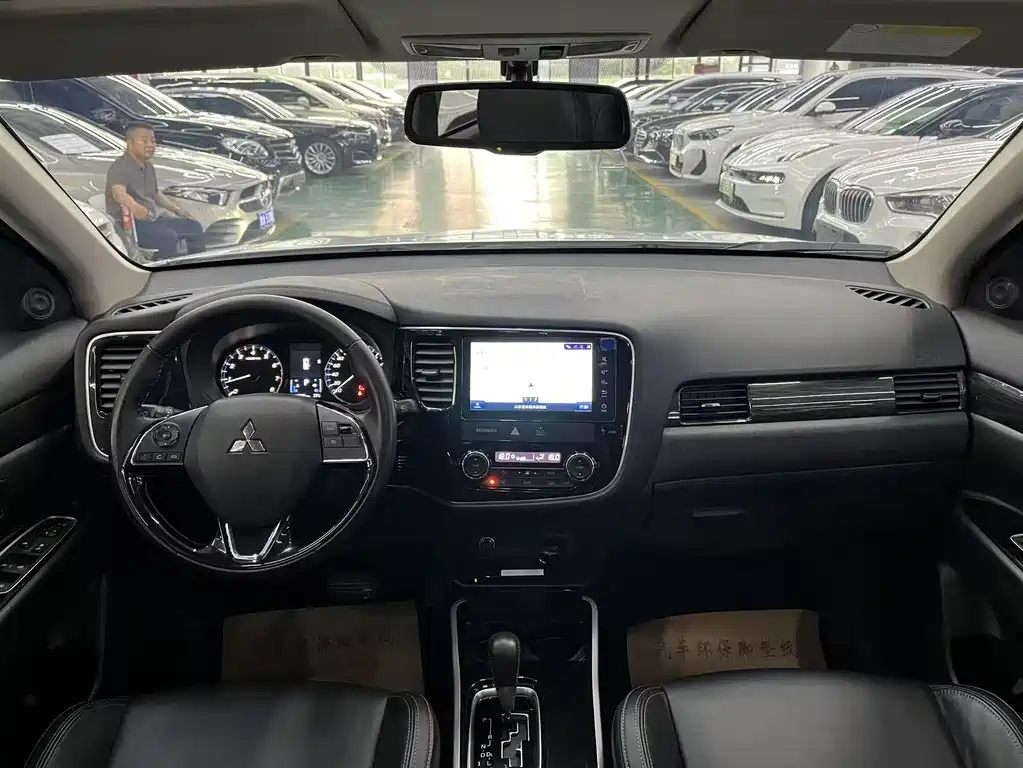 Mitsubishi Outlander 2020 — фото 9