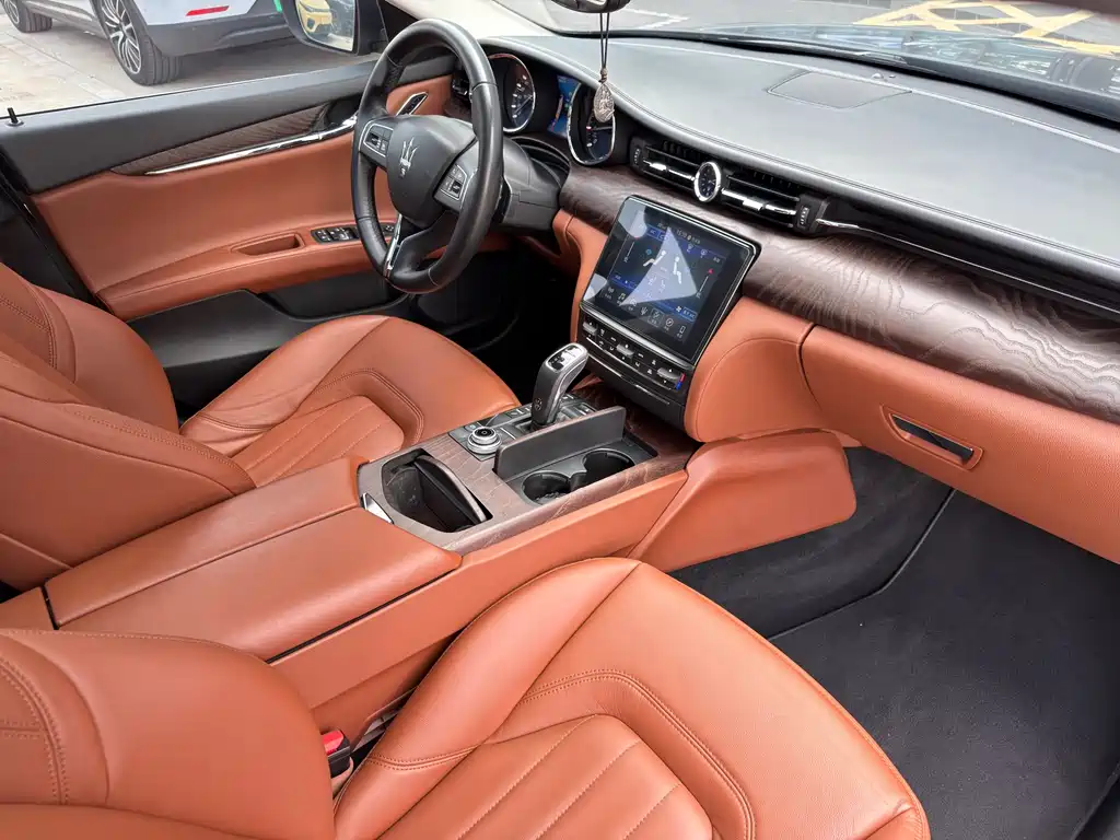 Maserati Quattroporte 2020 — фото 13