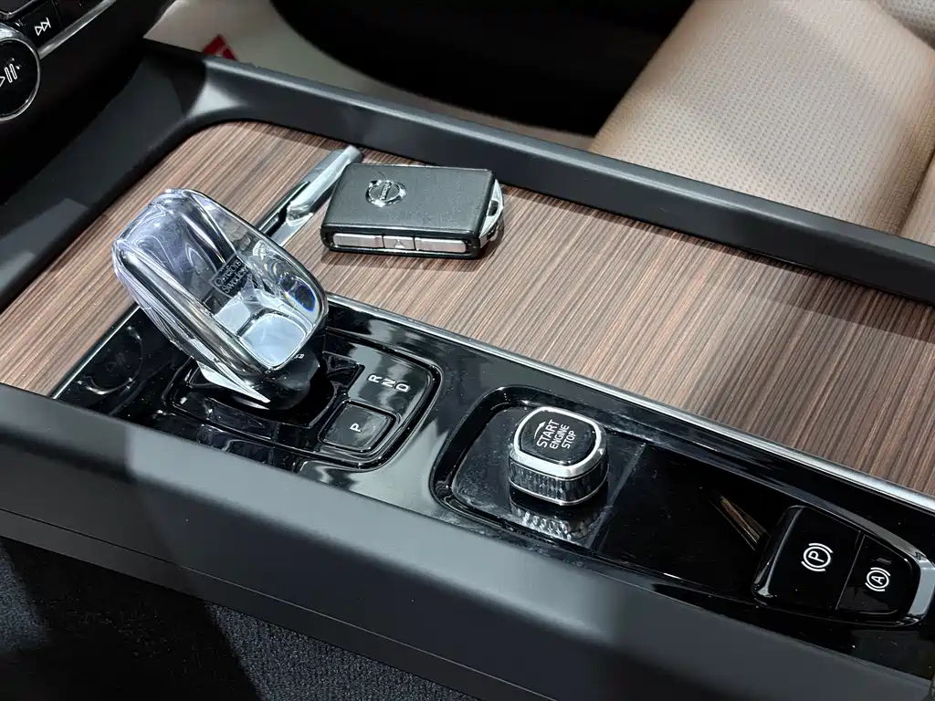 Volvo XC60 PHEV 2024 — фото 18