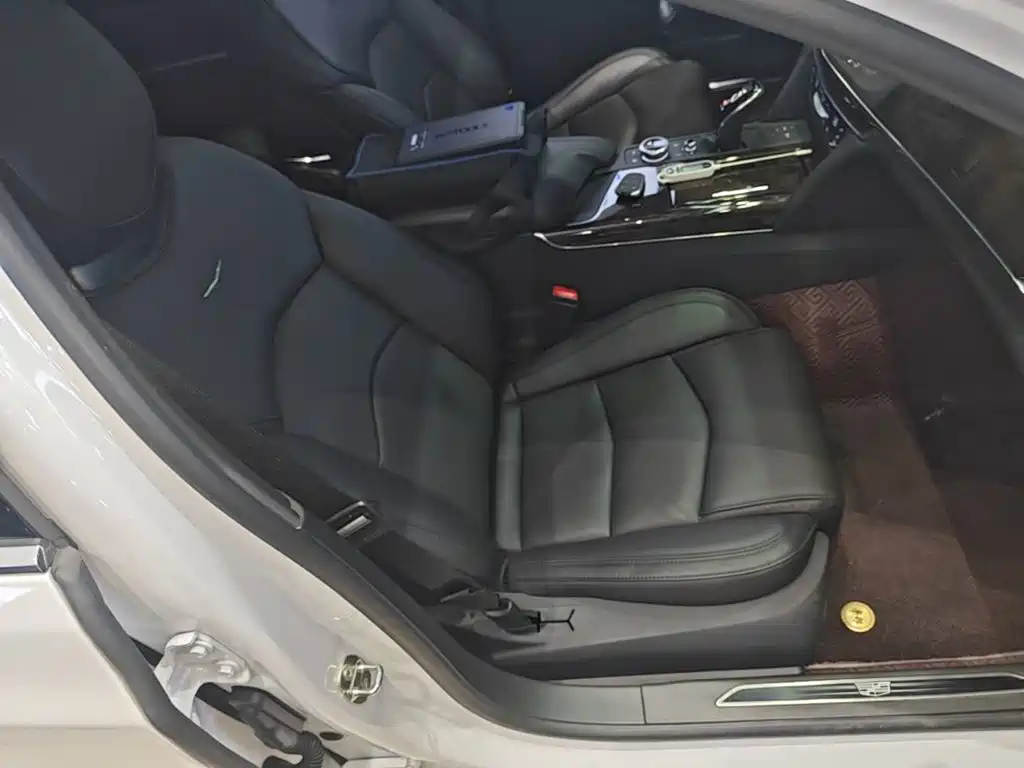 Cadillac CT6 2023 — фото 25