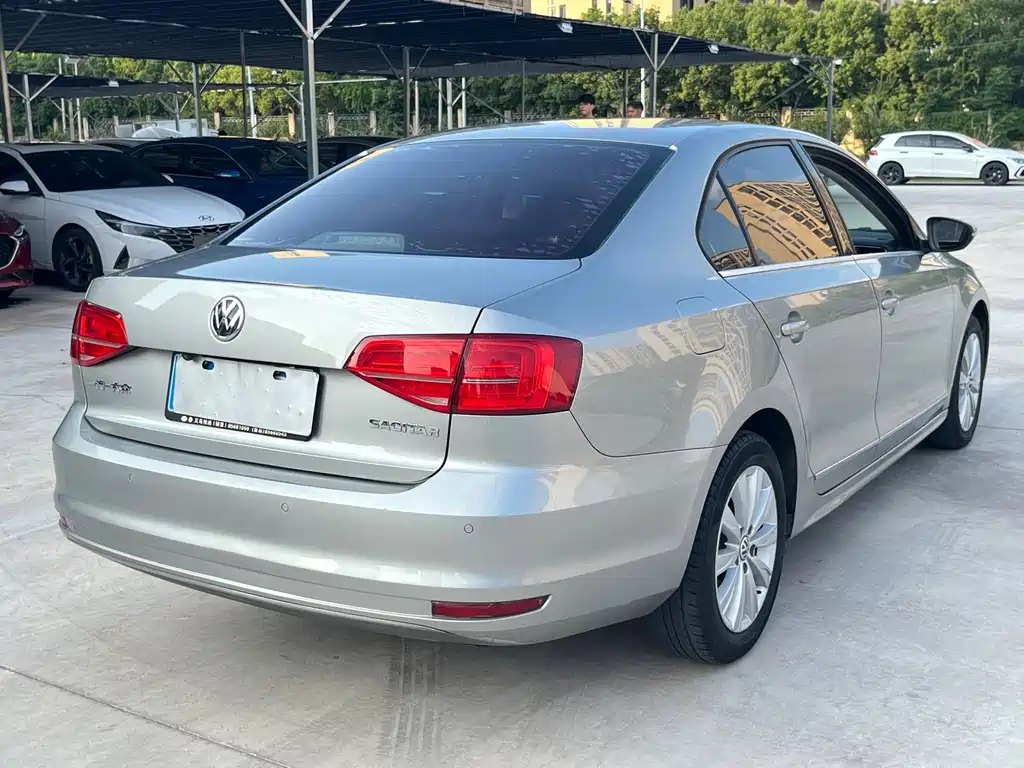 Volkswagen Sagitar 2015