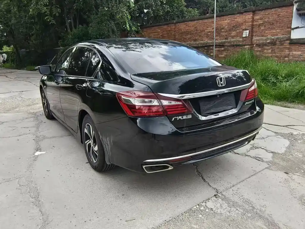 Honda Accord 2017 — фото 9