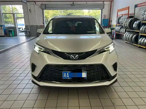 Toyota Granvia 2024