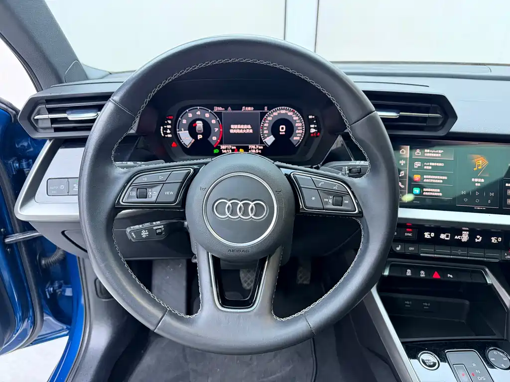 Audi A3 2023 — фото 11