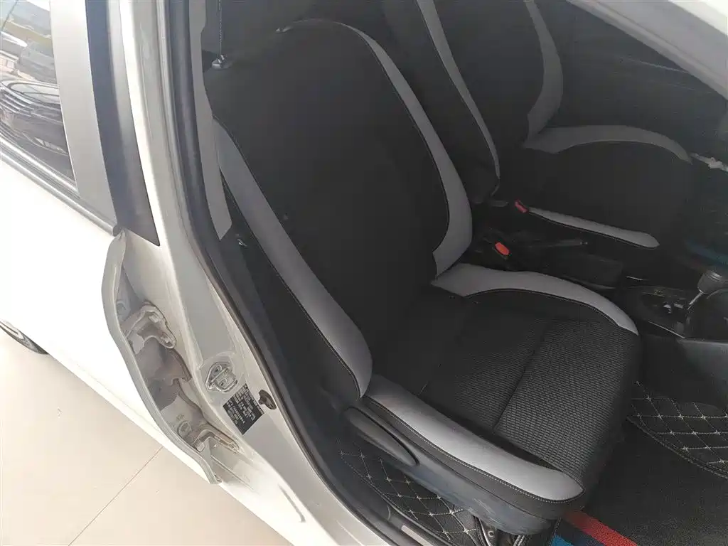 Toyota Yaris L 2020 — фото 25