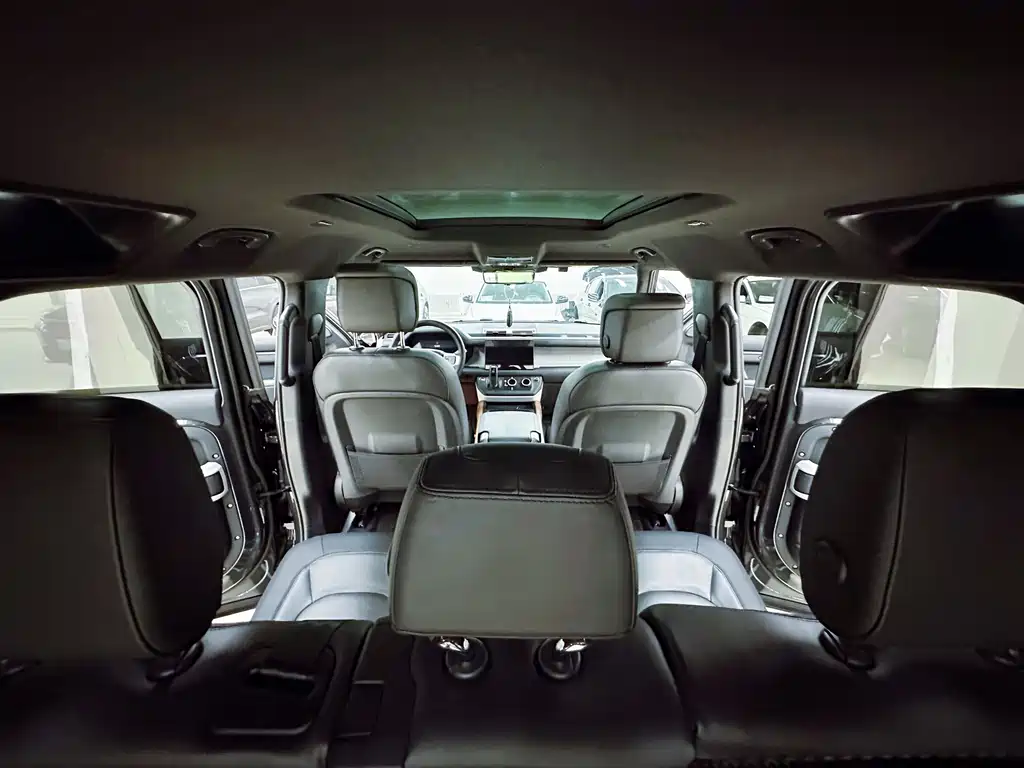Land Rover Defender 2023 — фото 11