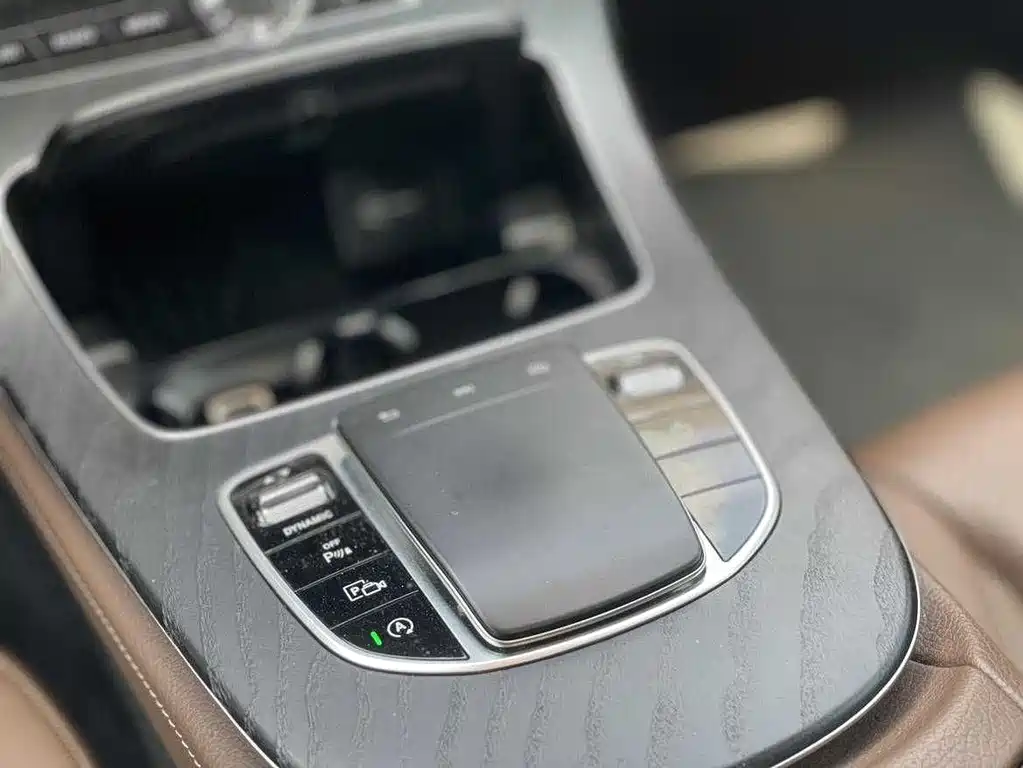 Mercedes-Benz E-Class 2018 — фото 15