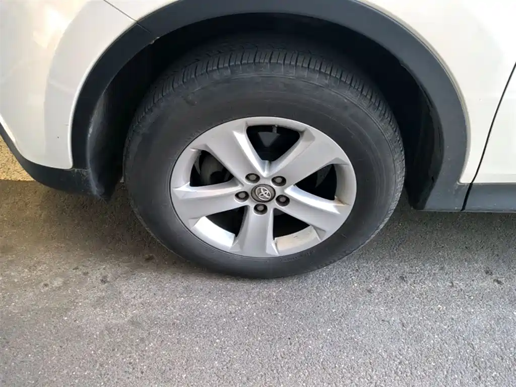Toyota RAV4 2015 — фото 23