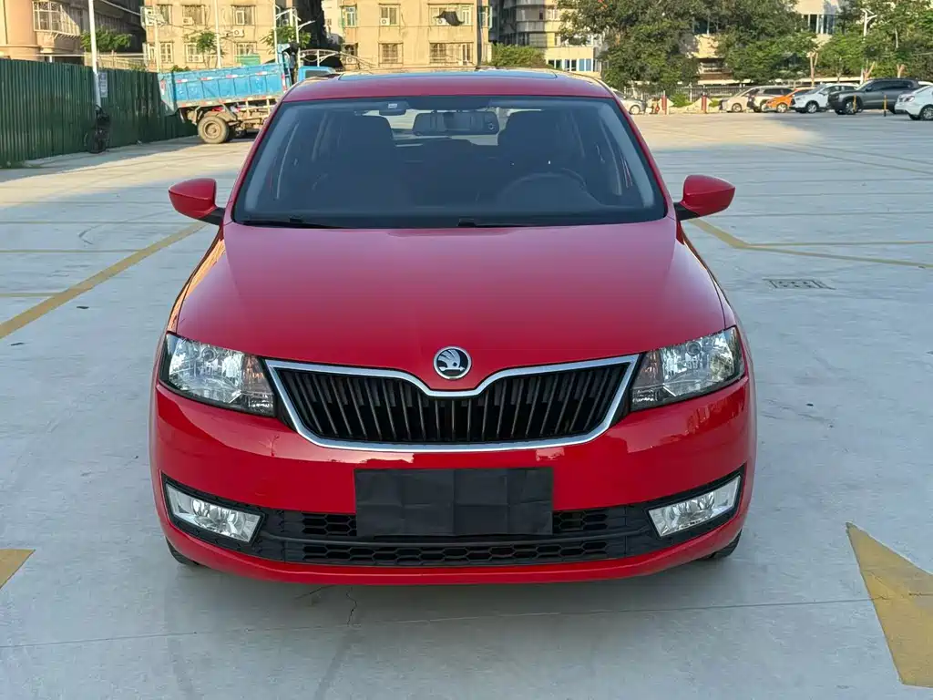 Skoda Rapid Spaceback 2016 — фото 2