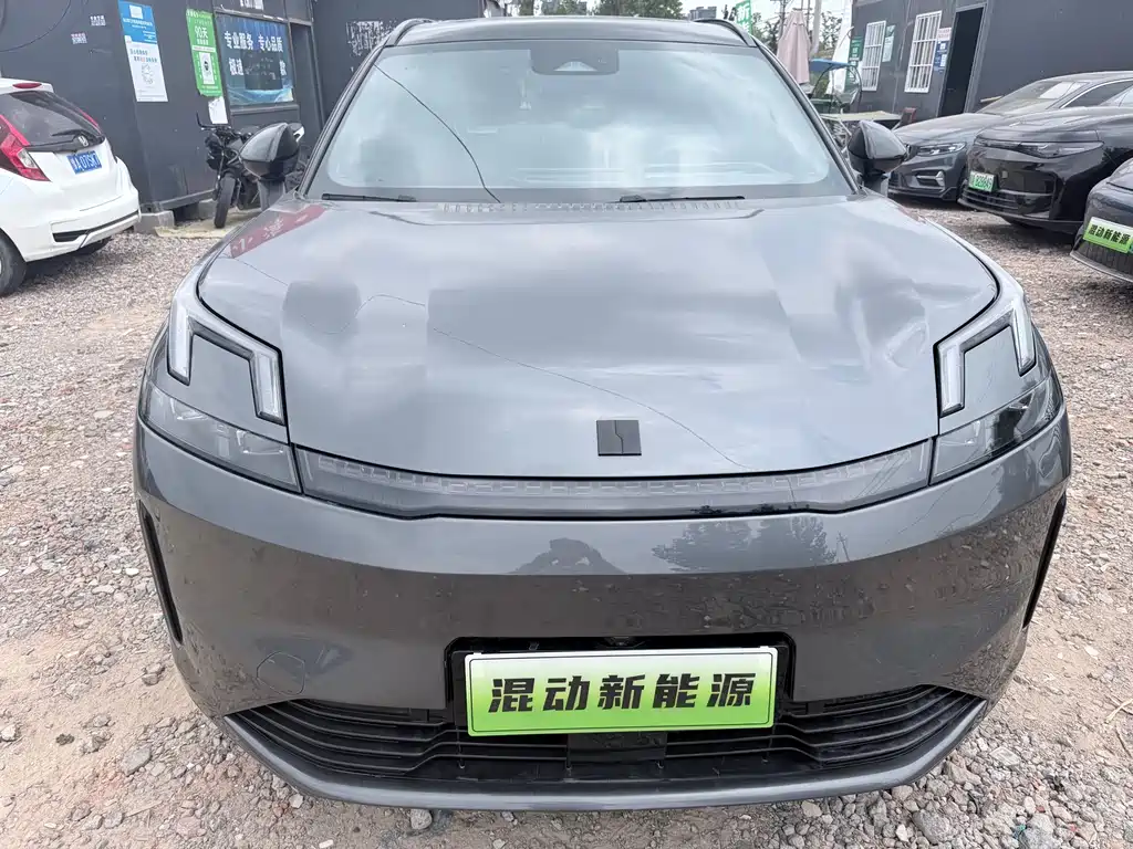 Lynk & Co 08 EM-P 2025