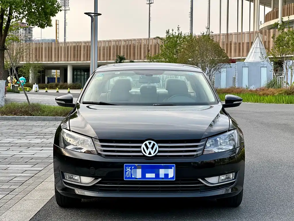 Volkswagen Passat 2013 — фото 2