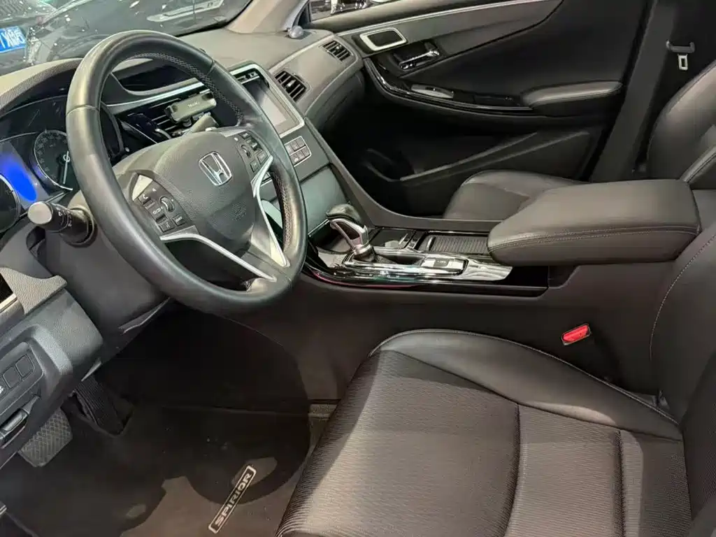 Honda Spirior 2016 — фото 9