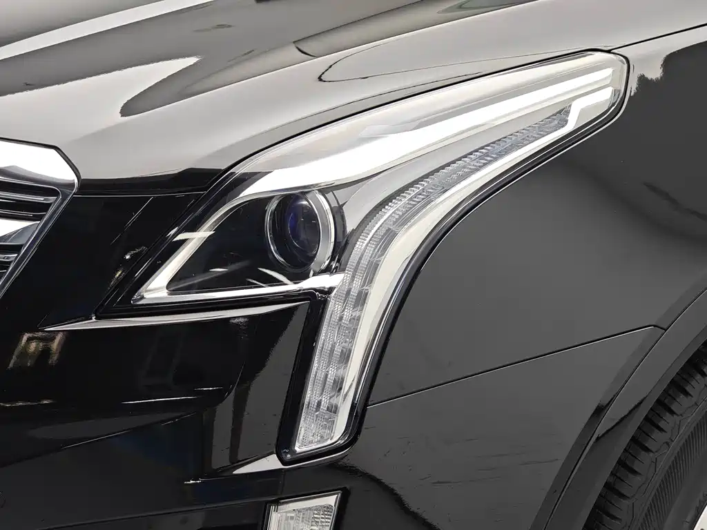 Cadillac XT5 2017 — фото 9