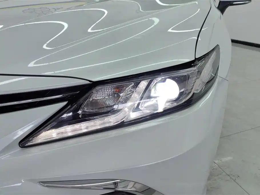 Toyota Camry 2023 — фото 5