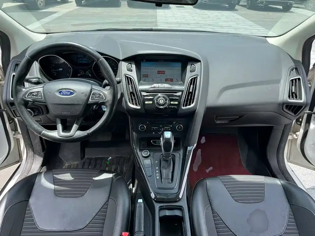 Ford Focus 2017 — фото 10