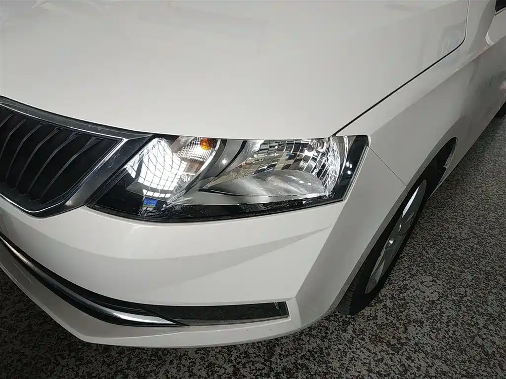 Skoda Rapid Spaceback 2019 — фото 18