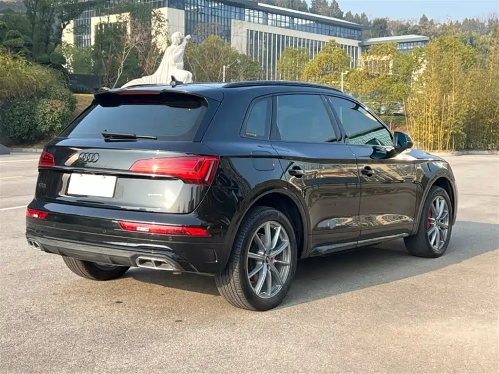 Audi Q5L 2023 — фото 10