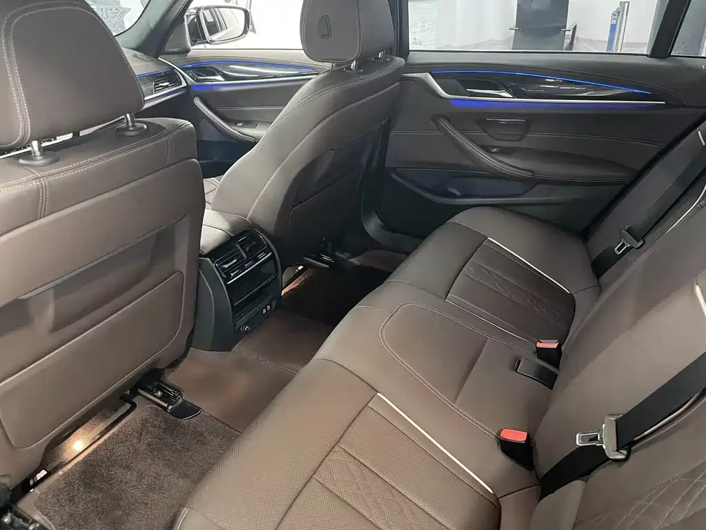 BMW 5 Series 2023 — фото 14