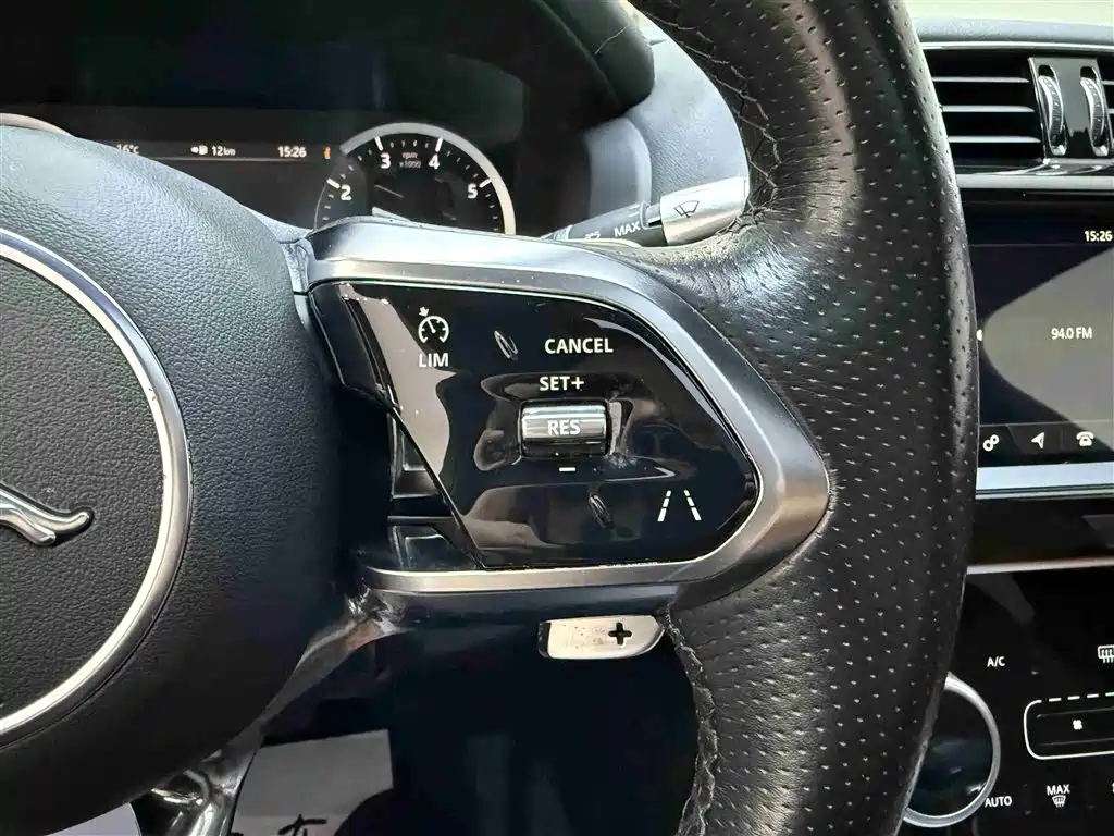 Jaguar XEL 2020 — фото 12