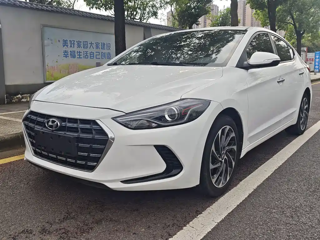 Hyundai Elantra 2020 — фото 1