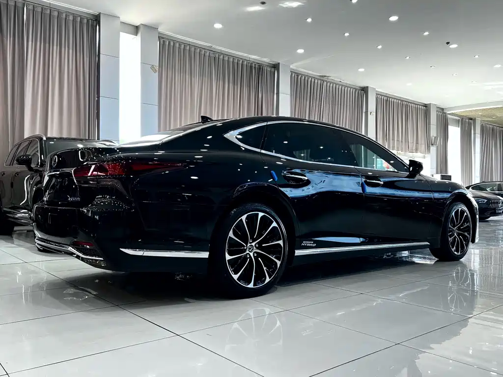 Lexus LS 2021